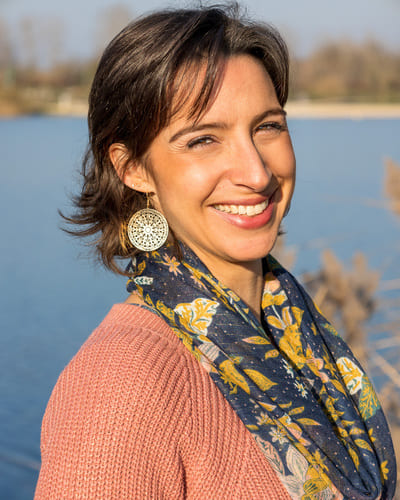 photo portrait en exterieur de clotide dabernat du cabinet nitrescence